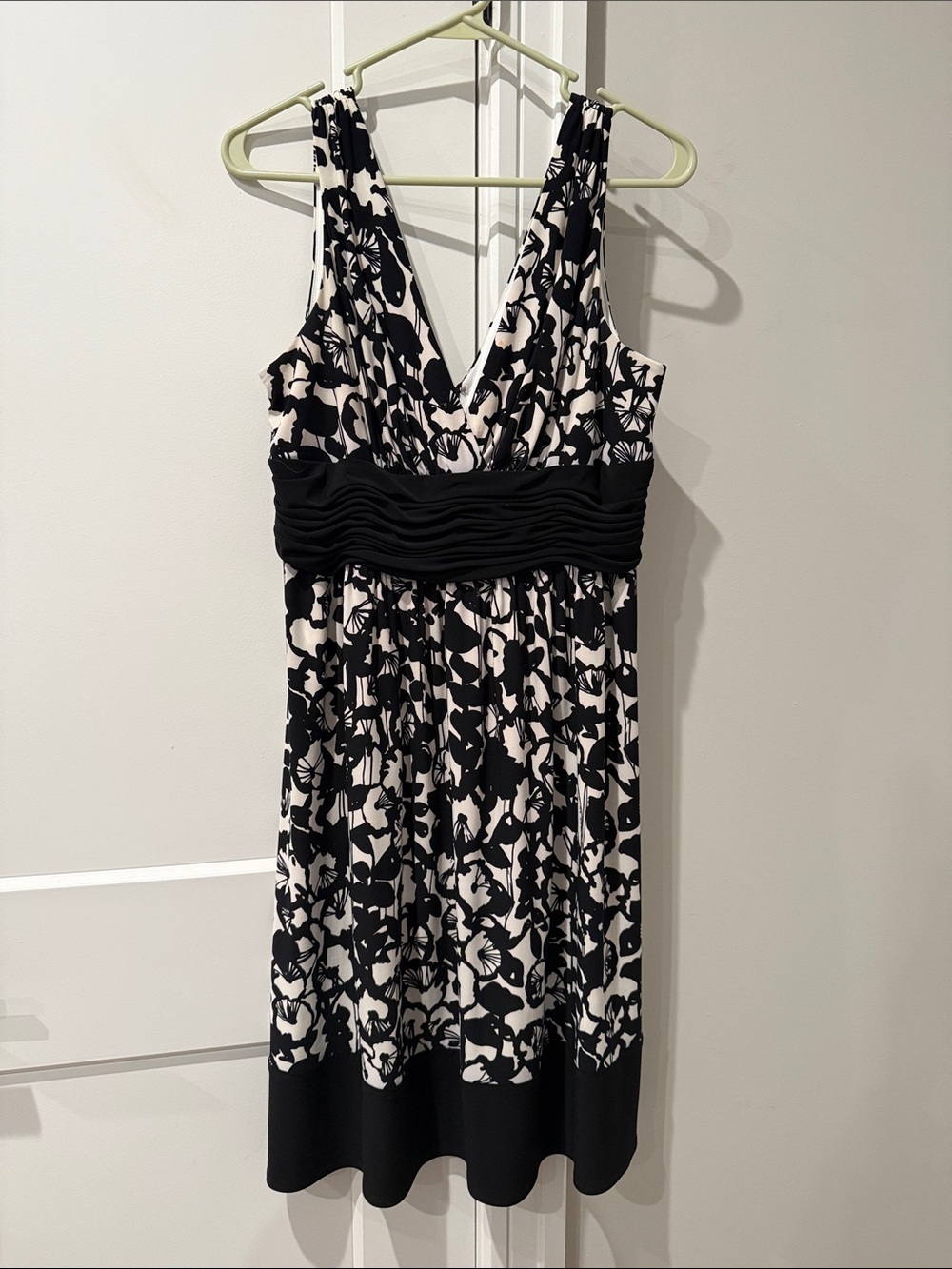 Jones Wear Black and White Floral Midi Dress